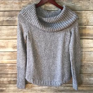 A&F • CHUNKY KNIT SWEATER
